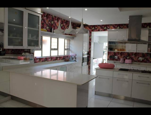 8 BEDROOM HOUSE FOR SALE IN SOUTH KENSINGTON